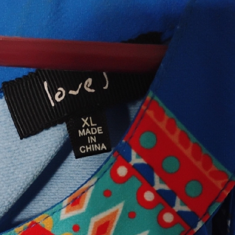 🎽 LOVE J Multicolor Geometric Blouse🎽 - Picture 2 of 5